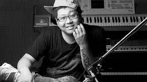 Le Monde de la K-pop en deuil suite au décès de Shinsadong Tiger, producteur de Tri.be